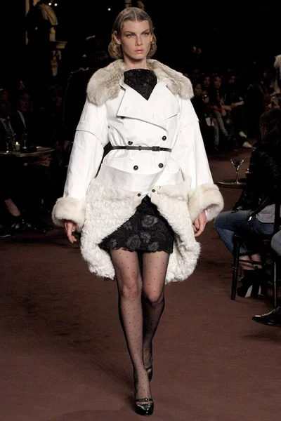 Look 4
